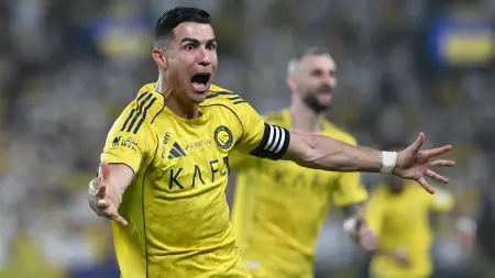 related_news_inside_blogsدوري روشن السعودي - النصر يتفوق على الأهلي بثنائية ويقترب من حسم اللقب