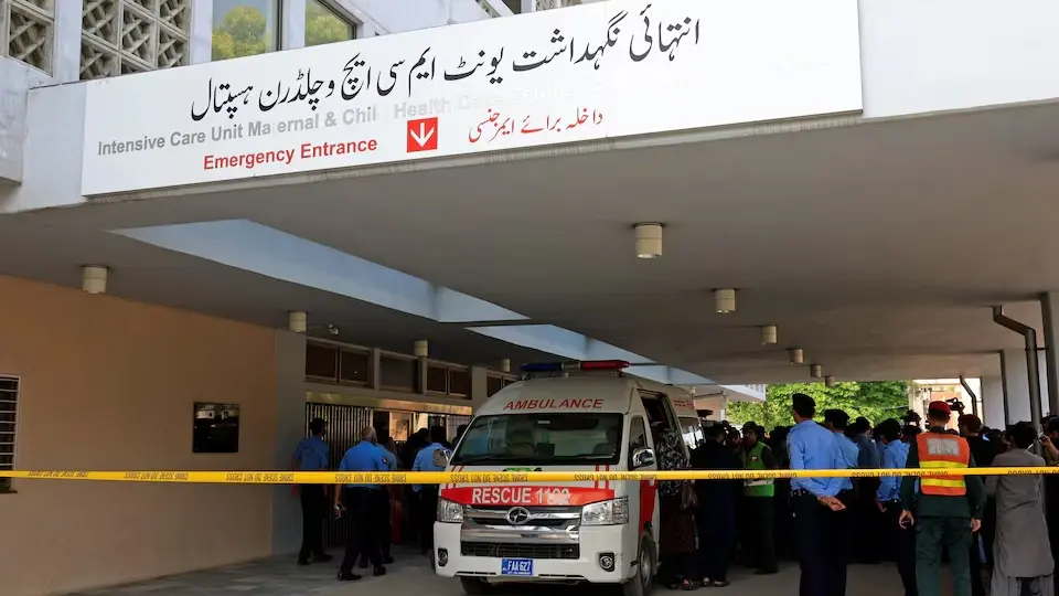 شهباز شريف أمر بالتحقيق في مقتل 14 رضيعا بحريق مستشفى (رويترز) شهباز شريف أمر بالتحقيق في مقتل 14 رضيعا بحريق مستشفى (رويترز)
