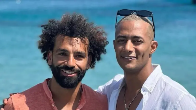 نجوم مصر يدعمون صلاح في مواجهة مدربه.. ماذا قالوا؟