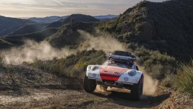 بورش "إيديث 911" تصل إلى حيث لا يجرؤ الآخرون