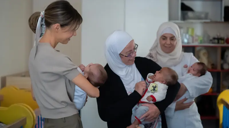 فيديو - فضيحة دار لحن الحياة.. هل تاجرت أسماء الأسد بأطفال المعتقلين؟