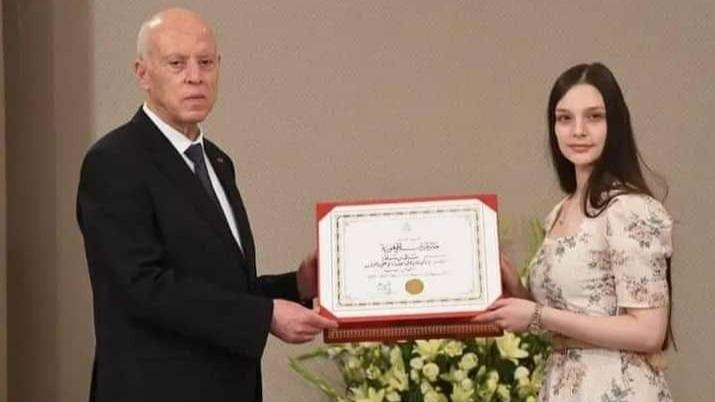 سالي بن سالم.. فتاة نجت من الموت تثير الغضب في تونس