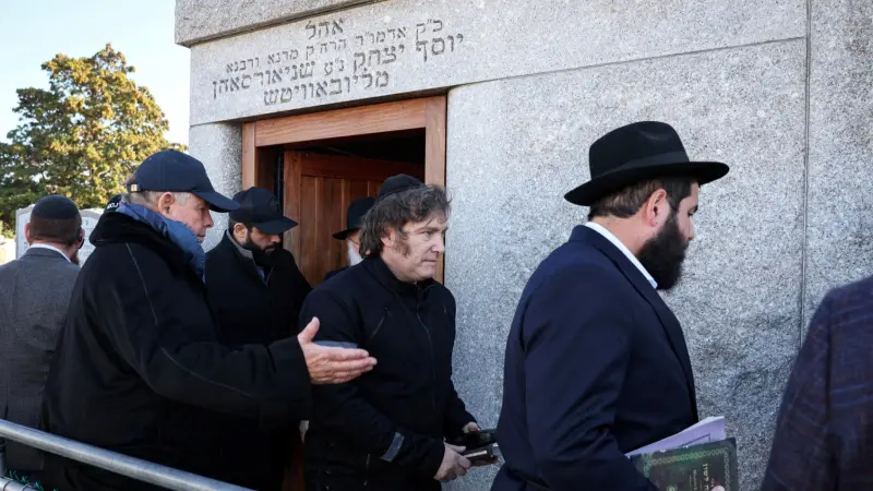 فيديو - الرئيس الأرجنتيني المنتخب يزور ضريح حاخام متشدّد في نيويورك