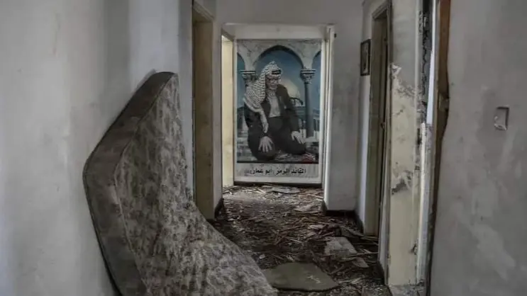 صور - إسرائيل تدمر منزل ياسر عرفات في غزة