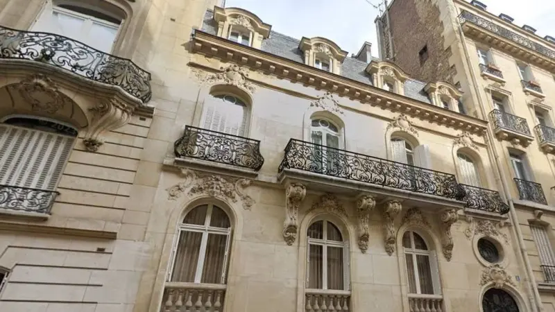 "مكاسب غير مشروعة".. ممتلكات فاخرة لعائلة رئيس الغابون في باريس