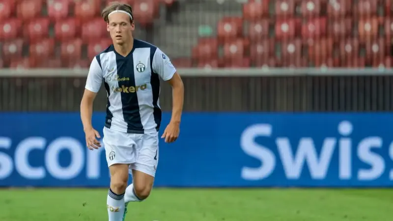 "أسباب دينية" تدفع لاعب كرة قدم سويسري إلى الاعتزال