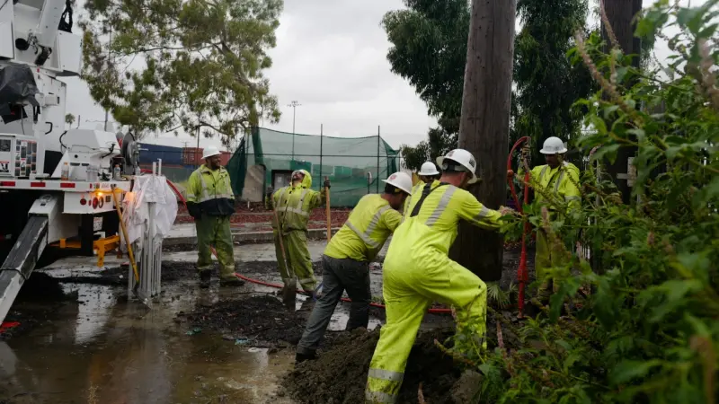 بعد اجتياح شمال المكسيك.. العاصفة هيلاري تصل إلى كاليفورنيا