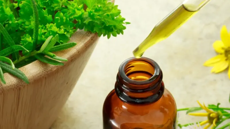 هل إكليل الجبل يسبب الشيب في الشعر؟