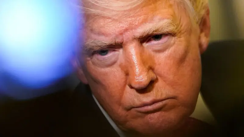 ترامب يهدد بضرب الجسور ومحطات الكهرباء في إيران