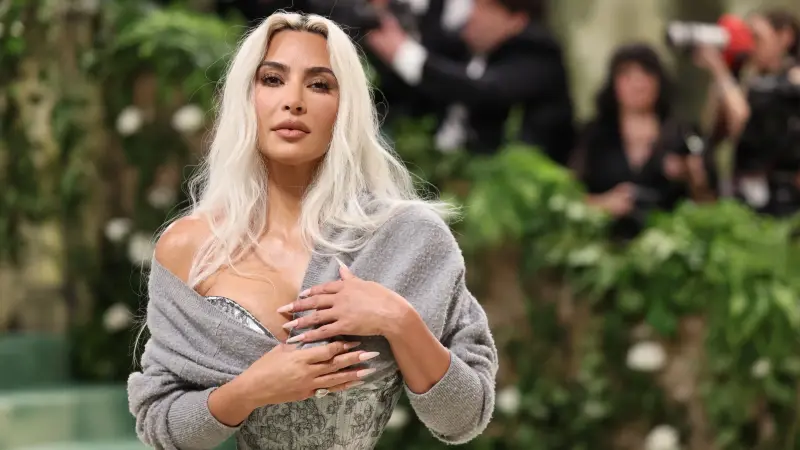 كيم كارداشيان: كاني ويست شكك في جريمة سرقتي و"طعنني"