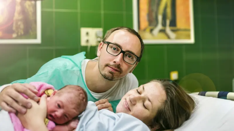 للمرة الأولى.. اكتشاف تغيرات بأدمغة الآباء عند رؤية أطفالهم الرضّع