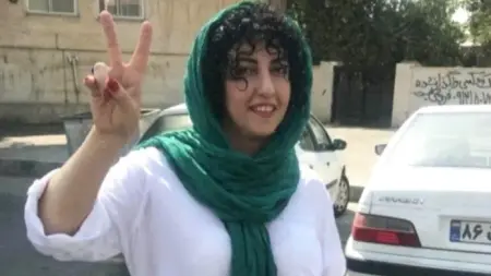 related_news_inside_blogsتعرضت لأزمة قلبية في سجن إيراني.. من هي نرجس محمدي؟