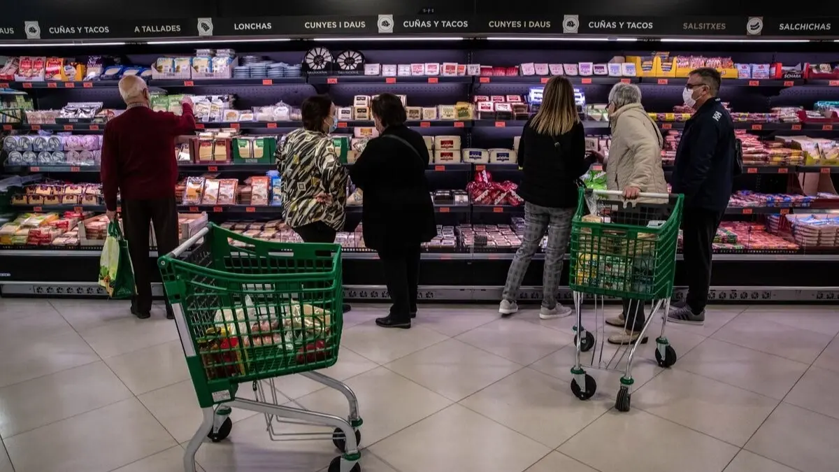 الأسر البريطانية تتكبد خسائر مالية بقيمة 2,400 جنيه إسترليني جراء الحرب مع إيران (الغارديان) الأسر البريطانية تتكبد خسائر مالية بقيمة 2,400 جنيه إسترليني جراء الحرب مع إيران (الغارديان)
