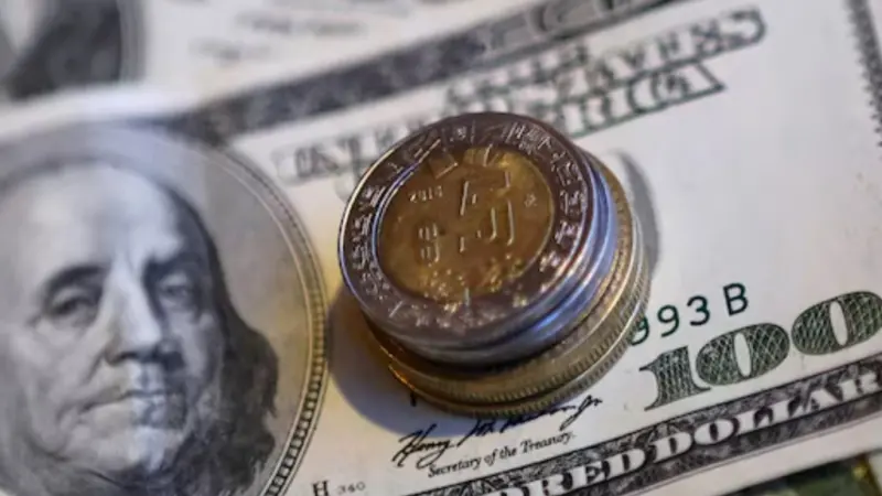 سعر التومان الإيراني مقابل الدولار.. تداول عند مستوى منخفض