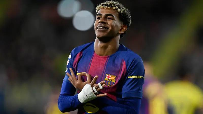 فيديو - لامين يامال يقتحم عالم "يوتيوب" بقميص لويس دياز.. ما القصة؟