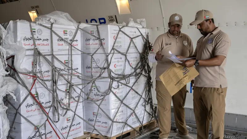 طائرة إماراتية محمّلة بـ100 طن من المساعدات لغزة تصل العريش