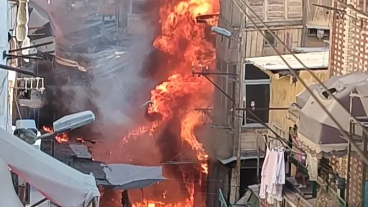 النيران التهمت العقار.. تفاصيل حريق بورسعيد في مصر