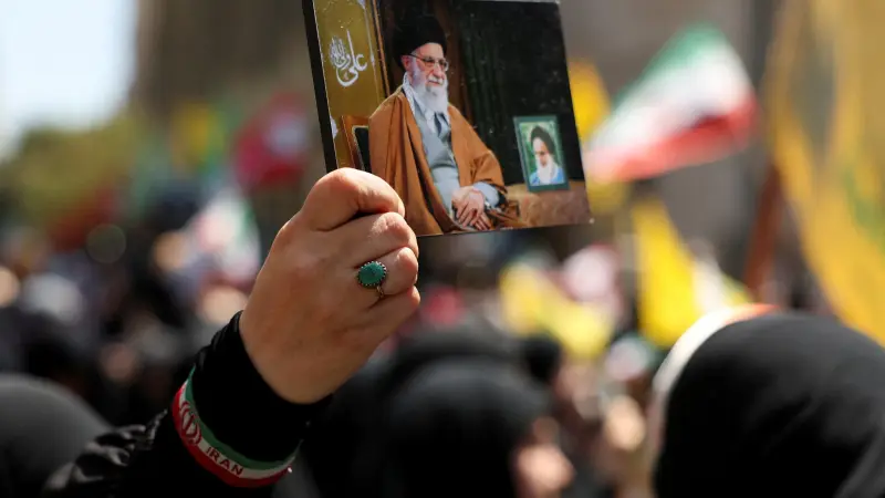 فيديو - وريث العرش.. هل استبعد خامنئي ابنه لخلافته؟