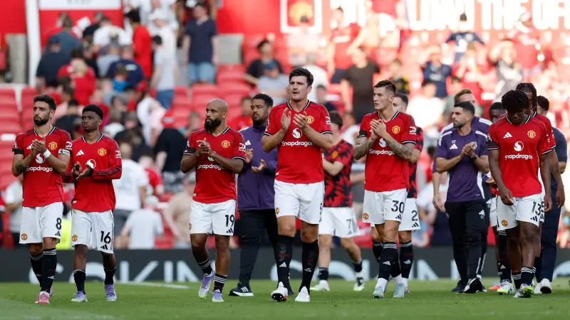 القنوات الناقلة لمباراة مانشستر يونايتد اليوم ضد فولهام في الدوري الإنجليزي مع الموعد