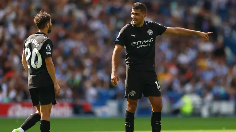 برقم سلبي.. رودري ينتقد "أخطاء الأطفال" من لاعبي السيتي