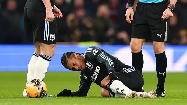 أستون فيلا يخسر نجمه لنهاية الموسم.. ضربة موجعة