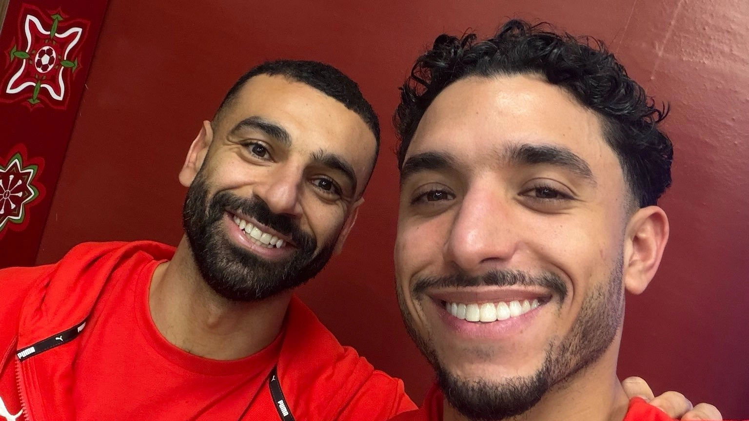 بعادات ليفربول.. محمد صلاح ينشر "سيلفي" مع مرموش بعد فوز مصر 