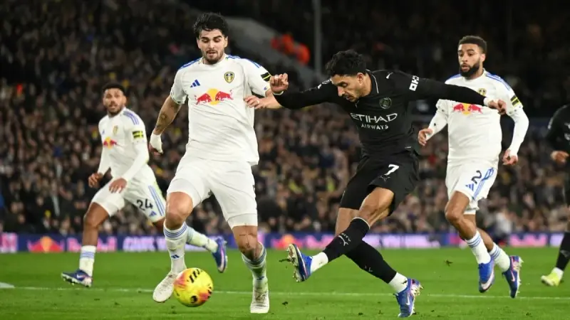 فيديو - إفطار لاعبي مانشستر سيتي الصائمين.. وتصرف صادم من جماهير ليدز