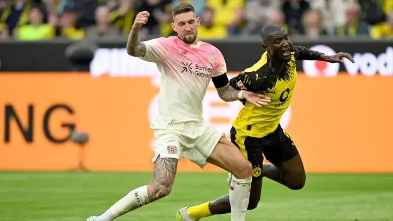 الدوري الألماني - ليفركوزن يهزم دورتموند ويقرّب بايرن ميونخ من التتويج