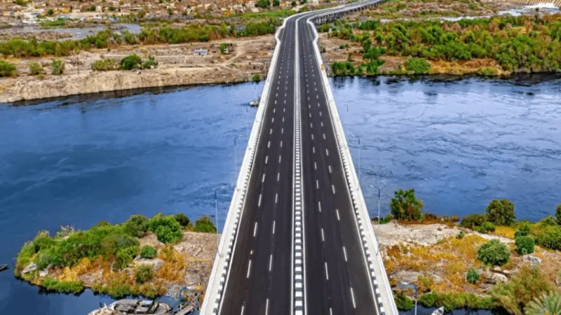 أخبار متضاربة بشأنها.. هذه حقيقة حدوث انهيار جزئي في محور بديل خزان أسوان