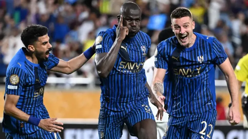 بعد تجديد نيفيز.. الهلال يبدأ مفاوضات تجديد عقد خاليدو كوليبالي