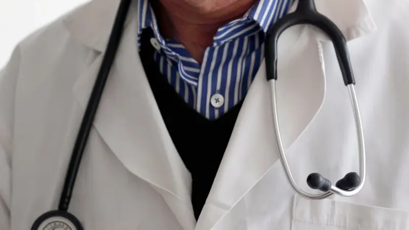 تحقيق مع طبيب أسترالي بتهمة إجراء عمليات بلا سبب طبي