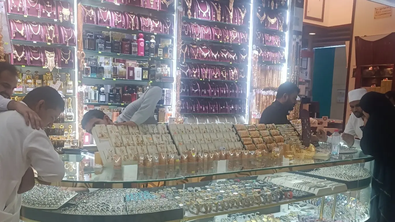 هبطت أسعار الذهب في الأردن مع بداية تعاملات الجلسة بشكل محدود هبطت أسعار الذهب في الأردن مع بداية تعاملات الجلسة بشكل محدود