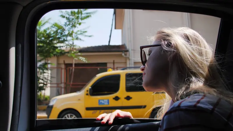 هل تشعر بدوران عند ركوب السيارة؟ إليك السبب والحلول