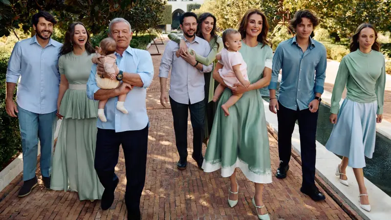 صورة جديدة للملكة رانيا وعائلتها تخطف الأنظار