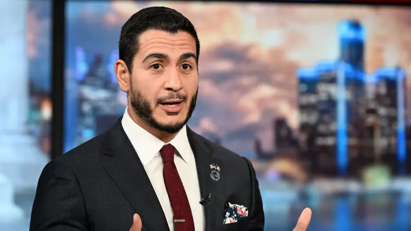 مصري يفوز بترشيح الحزب الديمقراطي لمجلس الشيوخ.. وترامب يعلّق