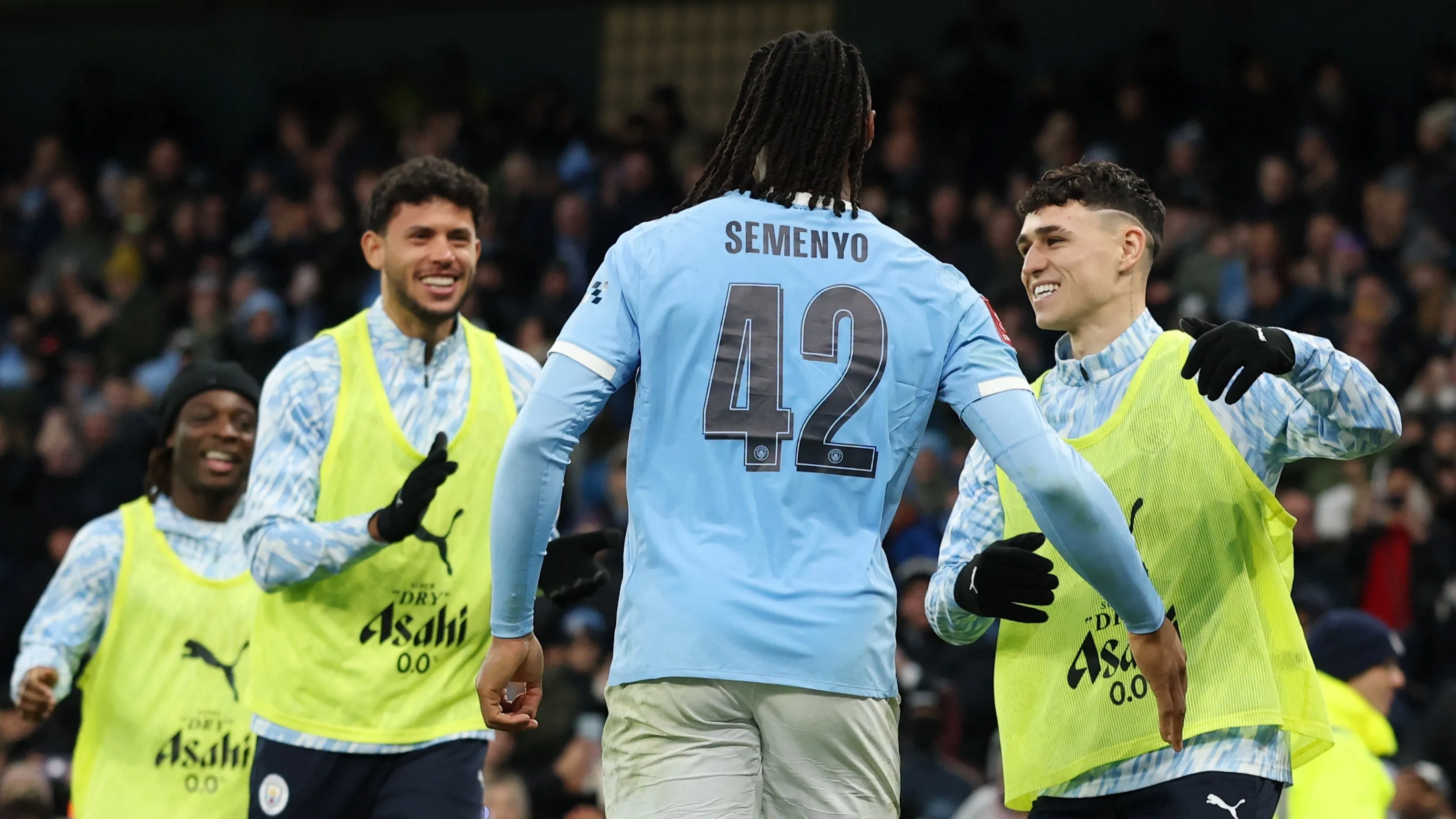 تشكيلة مانشستر سيتي اليوم أمام اليونايتد.. أزمة دفاعية للسيتزنز 