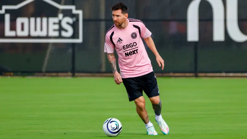 رصيد ميسي يتجمد موقتًا ويؤجل حلم الهدف الـ900