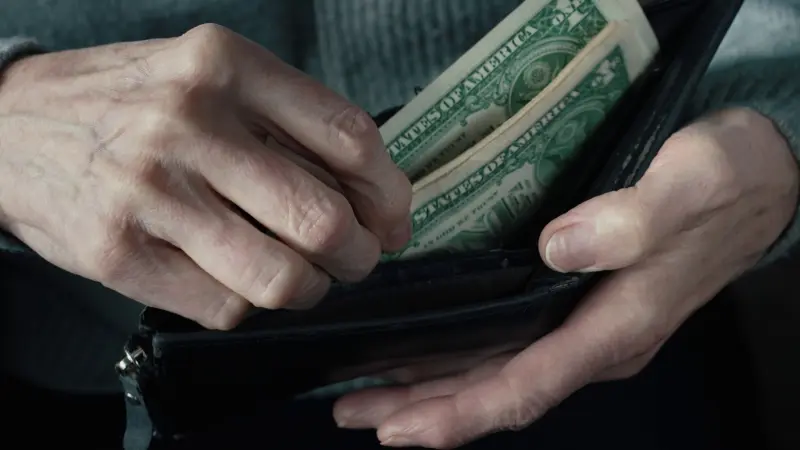 الفقر والديون يرفعان خطر الوفاة المبكرة.. ما حقيقة ذلك؟