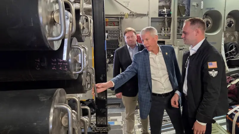 أول نقل جوي لمفاعل نووي مصغر في أميركا