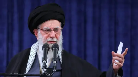 فيديو - إيران تنشر مشاهد جديدة للمجمّع الذي قُتل فيه خامنئي