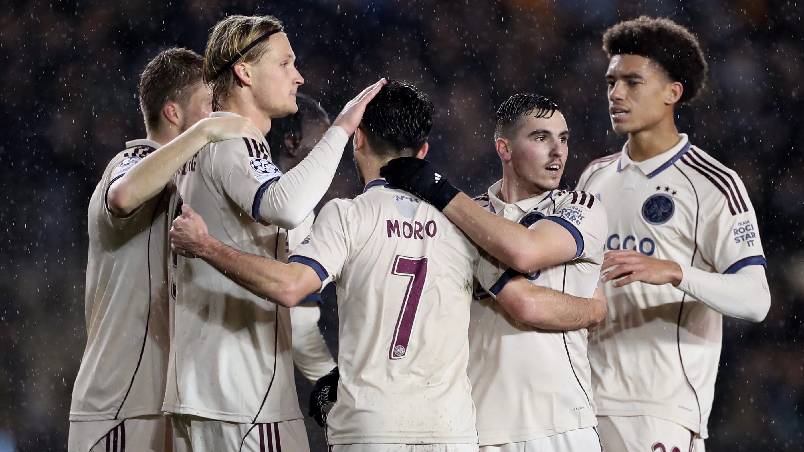 دوري أبطال أوروبا - أياكس يتمكن من حصد فوزه الأول 