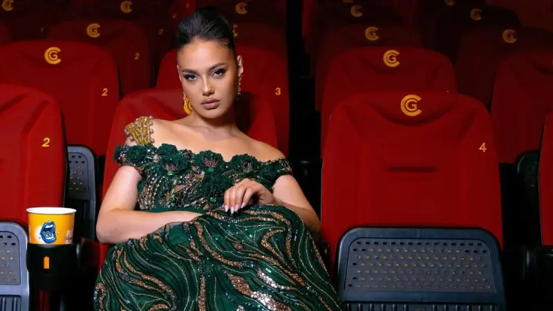 الفنانة الجزائرية هناء منصور تهدّد صحيفة فرنسية.. ما القصة؟