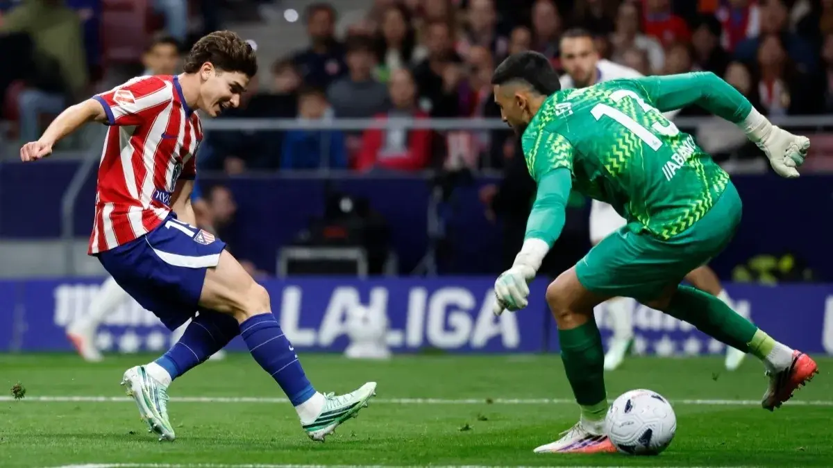 ألفاريز يسجل مع أتلتيكو مدريد للمباراة الـ2 تواليًا (أ ف ب) ألفاريز يسجل مع أتلتيكو مدريد للمباراة الـ2 تواليًا (أ ف ب)