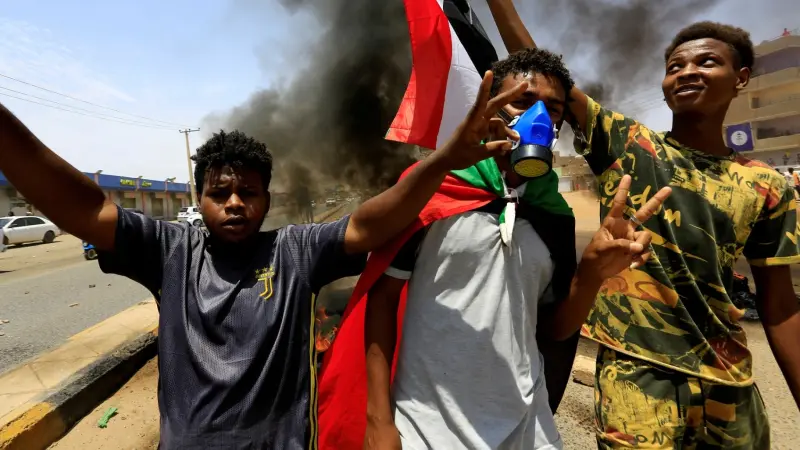 دعوات التظاهر في السودان.. هل تجبر طرفي الصراع على وقف المعارك أم تنذر بكارثة؟