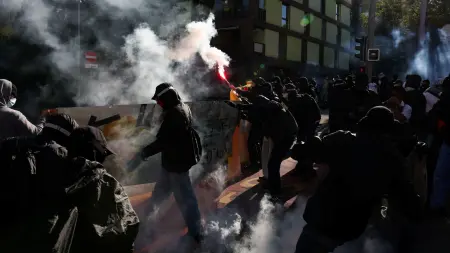 related_news_inside_blogsصور - مواجهات بين الشرطة ومتظاهرين مناهضين لقمة الـ7 في جنيف