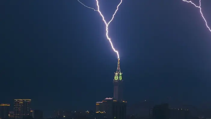 ظاهرة فريدة ومحيرة.. ما هو البرق الراجع؟