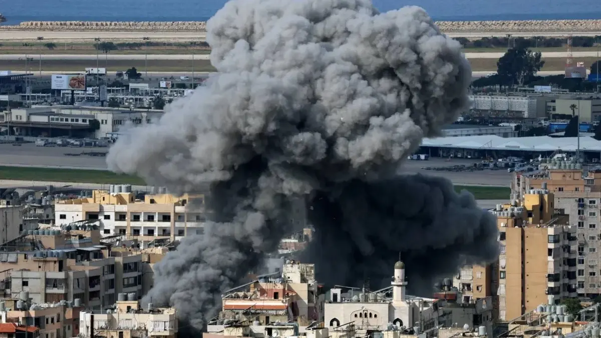 الفنان اللبناني اتهم إسرائيل بقتل والديه في غارة جوية على بيروت.. ما القصة؟ #المشهد 