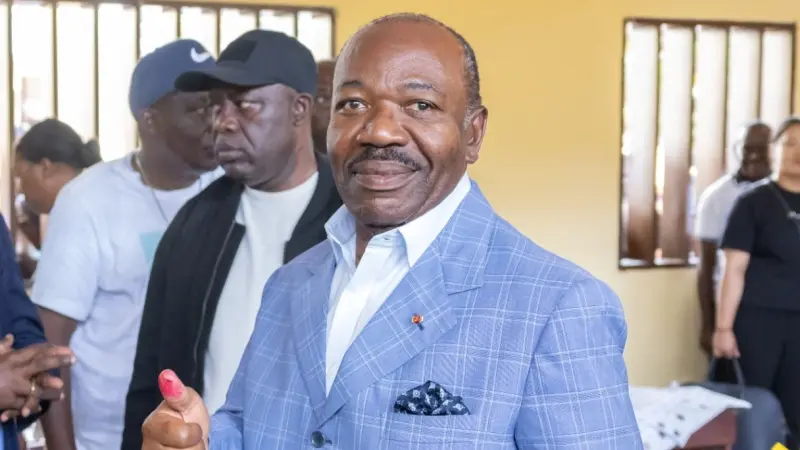 بعد الانقلاب عليه في الغابون.. من هو الرئيس علي بونغو؟