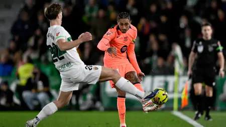 related_news_inside_blogsإصابة أم إجراء احترازي؟.. الكشف عن سبب استبدال رافينيا وكوندي أمام إلتشي