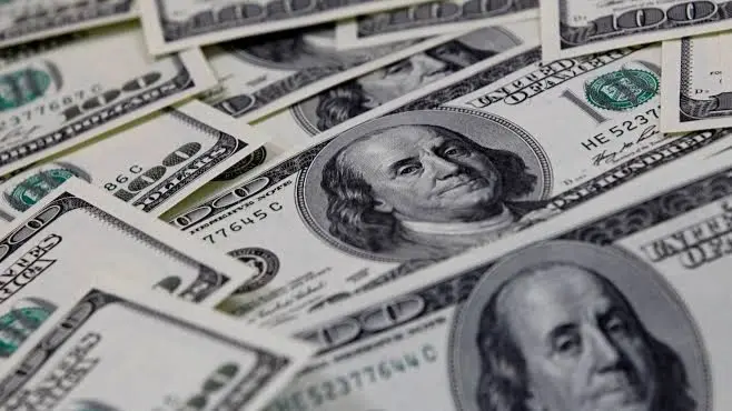 سعر الدولار الأميركي في سوريا اليوم نحو 136.75 ليرة سورية جديدة (رويترز) سعر الدولار الأميركي في سوريا اليوم نحو 136.75 ليرة سورية جديدة (رويترز)